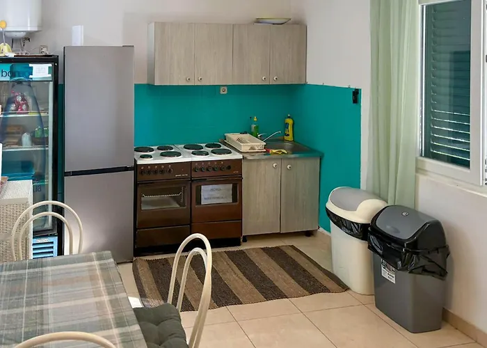 Apartment 4 Bedroom Stunning In *