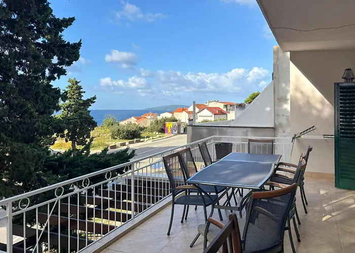 Apartment 4 Bedroom Stunning In *