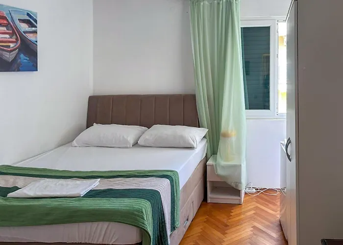 Apartment 4 Bedroom Stunning In *