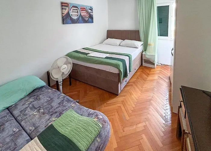 Daire 4 Bedroom Stunning In