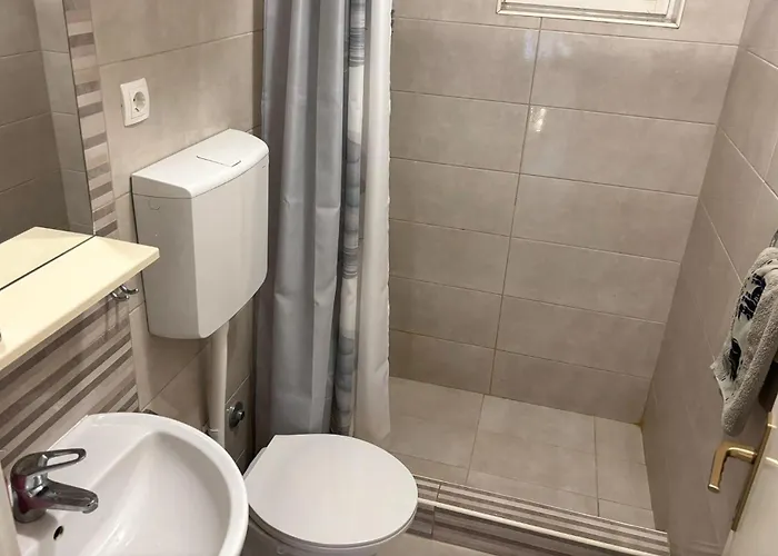 4 Bedroom Stunning In Apartment Makarska