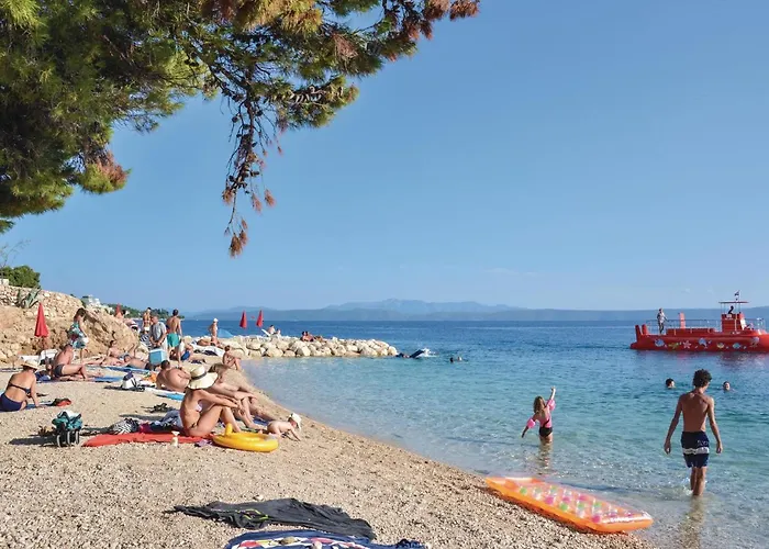 Apartment 4 Bedroom Stunning In