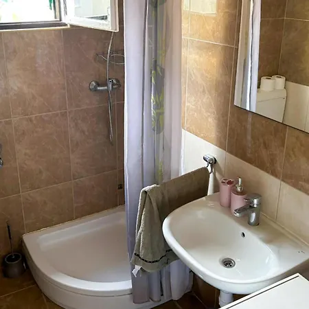 4 Bedroom Stunning In Apartment *